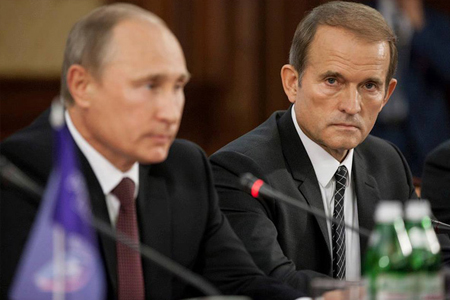 Putin and Medvedchuk, in happier times, at a press conference for Medvedchuk's political organization "Ukrainian Choice."