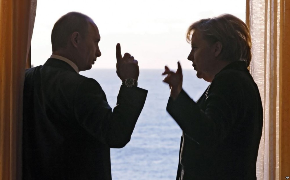 Merkel and Putin want to turn Ukraine into a weak confederation – Romanenko 