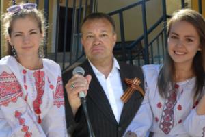 Scandal in the international camp: advisor with striped ribbon vs children in vyshyvankas