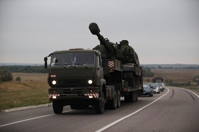 Self-propelled howitzer brought by Russia to the Ukrainian border, Border town Donetsk, Rostov oblast, Russia, August 21, 2014