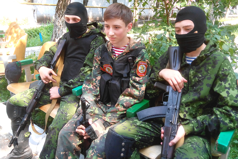 Donetsk terrorists openly recruit child soldiers