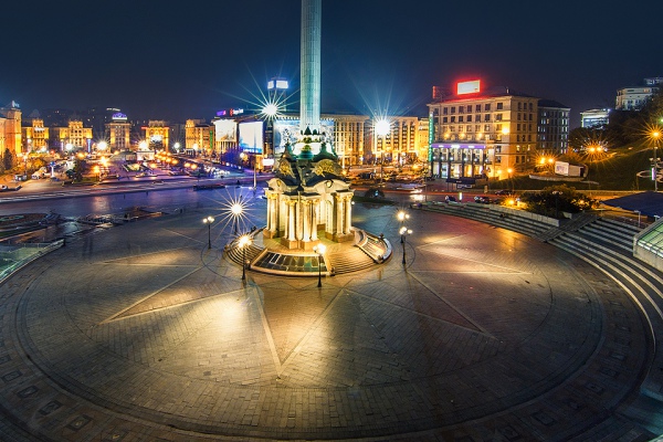 History in several photographs: Maidan Nezalezhnosti photographed from the same point over 10 months 