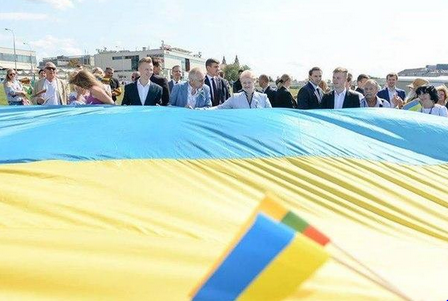 25th anniversary of Baltic Way marked with solidarity for Ukraine ~~