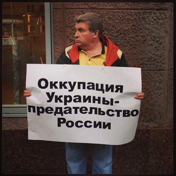 Moscow police make arrests during series of protests against war in Ukraine ~~