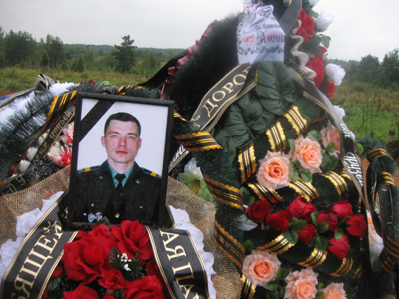 Russian paratroopers buried in secret in Pskov