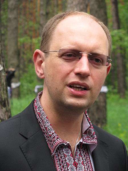Yatsenyuk: It’s hard to attract investors when Russian tanks are in your country