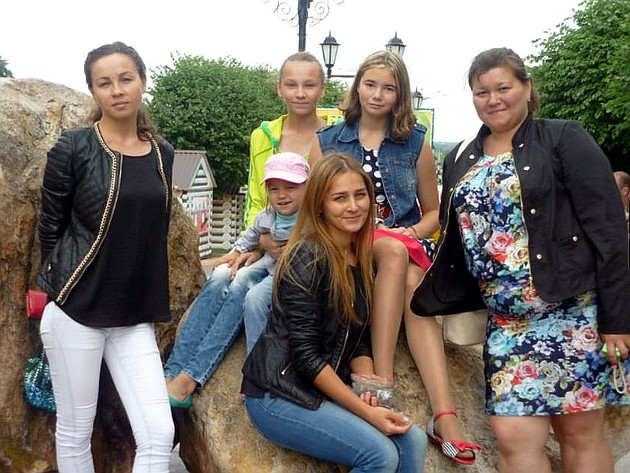 Russian mercenary dressed his family in clothes from MH 17
