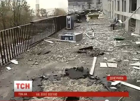 Ukrainian TV shows video report from besieged Donetsk airport