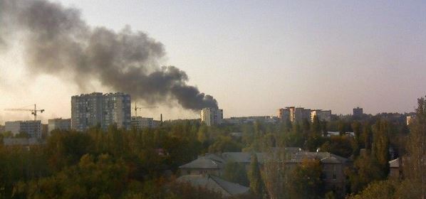 Plant in Donetsk on fire as fighting continues at airport