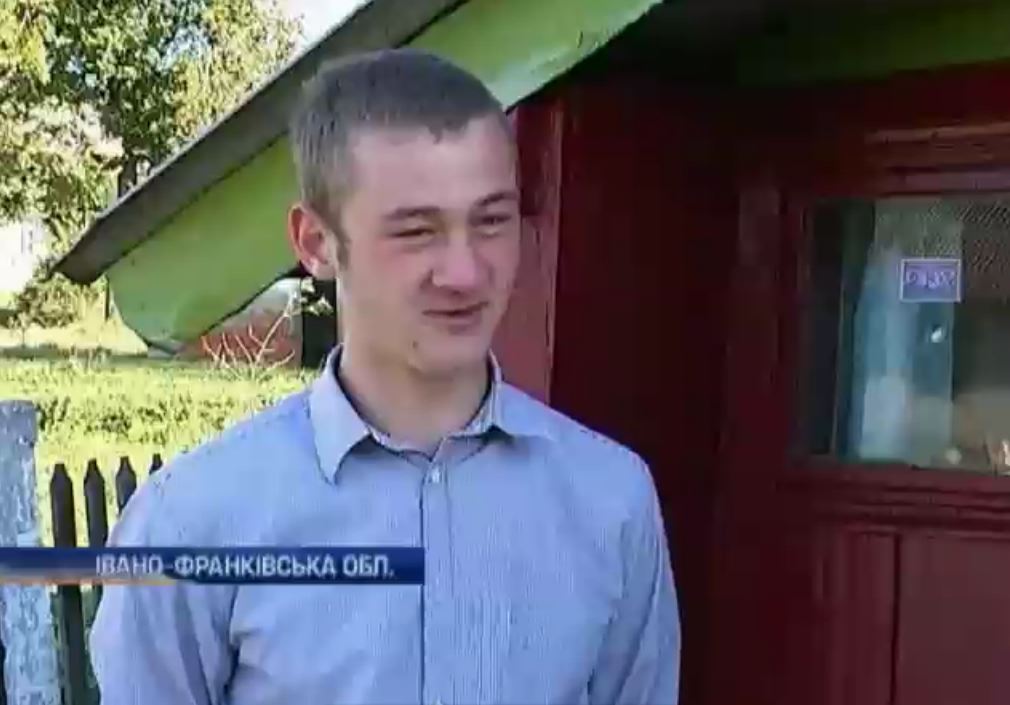Disabled orphan donates savings to ATO soldiers