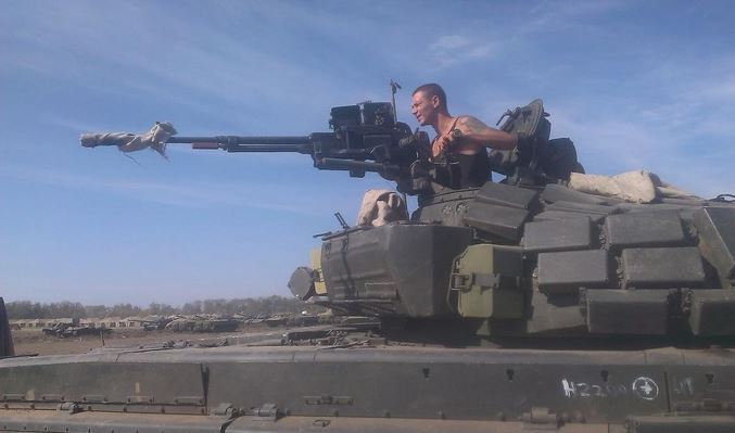 Army expert: Russia supports “third force” to continue hostilities in Donbas