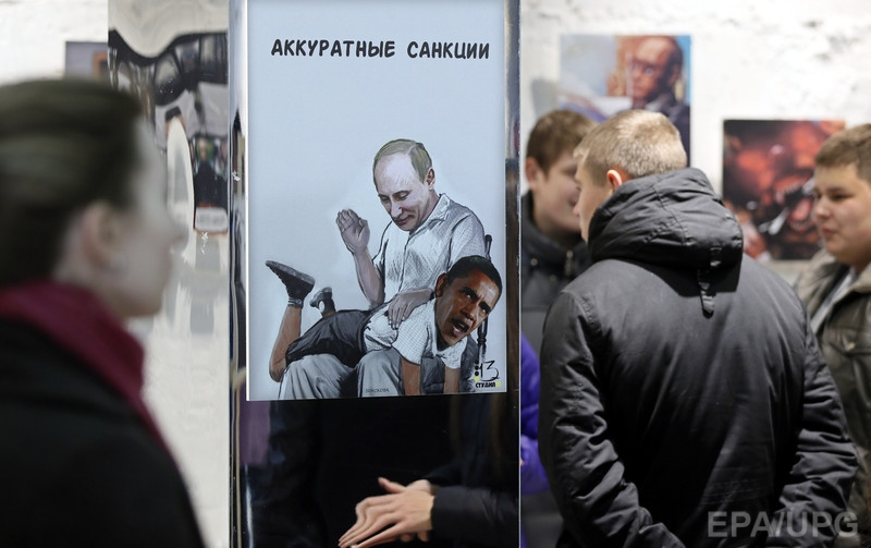 Visitors attend the opening ceremony of political cartoons exhibition 'No filters' in Moscow, Russia, 31 October 2014. Rating of Russian President Vladimir Putin has updated its high, reaching 83 per cent according to a survey of the analytical center 'Levada-Center'. EPA/YURI KOCHETKOV