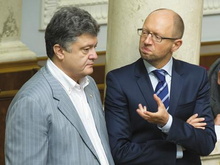 Poroshenko and Yatsenyuk receive positive ratings in new poll