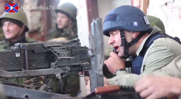 CPJ: Russischer Schauspieler für das Tragen von Presseinsignien und Abfeuern von Waffen scharf kritisiert