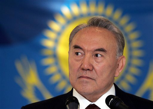 Kazakhstan Dictator Woos Ukraine’s Poroshenko