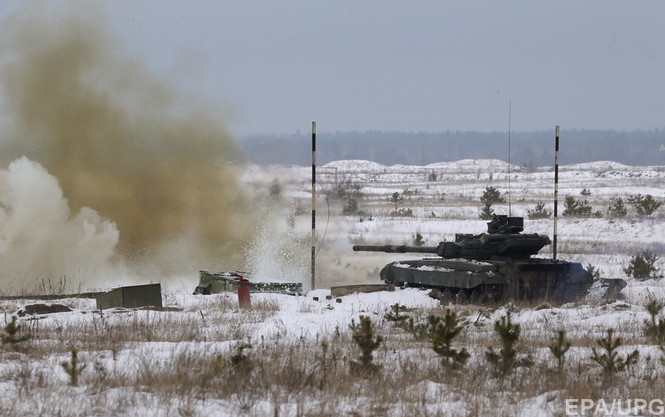 Ukrainian tank shelling Russian army