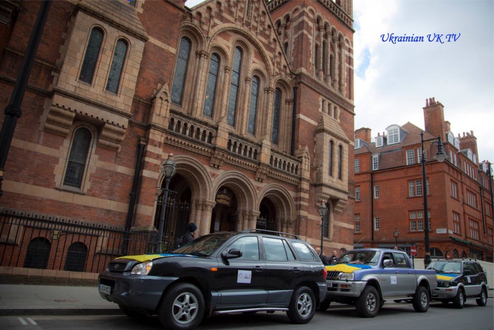 British Ukrainians crowdsource three cars, send to Ukraine’s frontlines