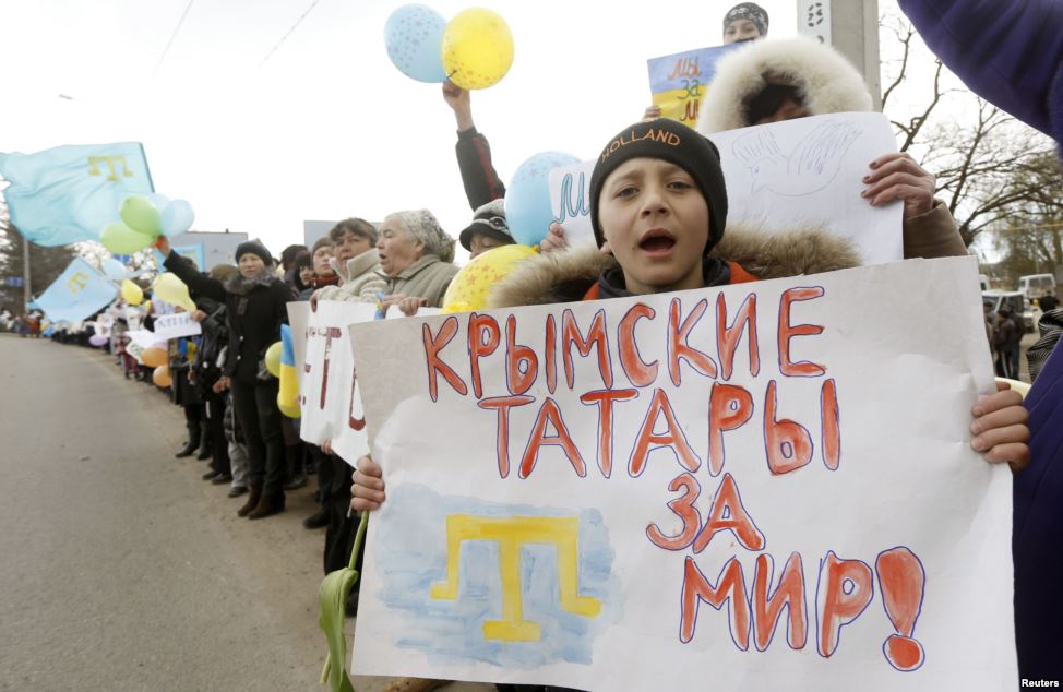 "Crimean Tatars want peace" - Crimeans protest against Russian occupation, March 2014