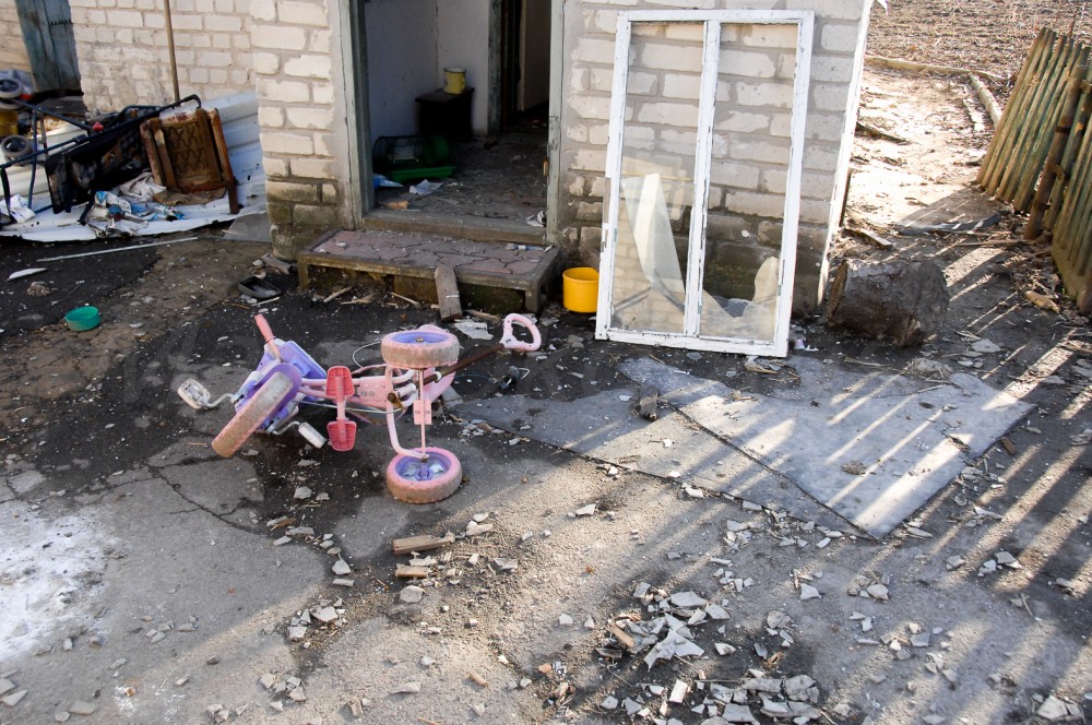 Devastation caused by Russian aggression in Donbas, Ukraine (village of Peski) (Image: http://maxrokotansky.livejournal.com)