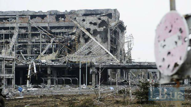 Russian mercenary at the devasted Donetsk airport in Donbas, Ukraine (Image: LB.ua)