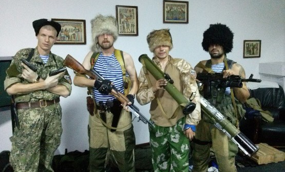 Russian pseudo-Cossack mercenaries in Donbas, Ukraine posing with their weapons during the Russian military invasion of Ukraine in 2014 (Image: nr2.com.ua)
