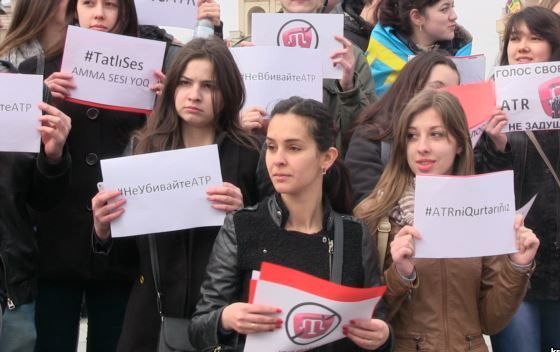 Protest against the shutdown of ATR Crimean Tartar TV channel in Crimea by the Russian occupation authorities (Image: krymr.org)