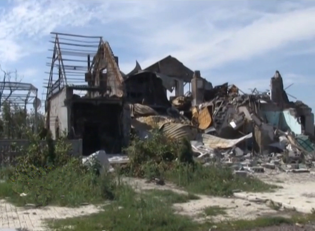 A house in Donbas destroyed by Russian artillery fire (Image: YouTube screengrab)