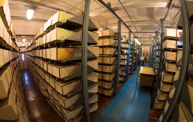 In opening access to Communist totalitarian archives, Ukraine draws on European experience