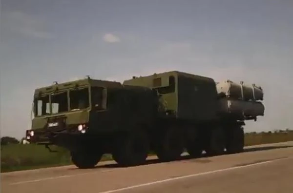 A convoy of Russian subsonic anti-ship missile systems Bal-E ('Ball', SSC-6 'Sennight', GRAU 3K60) designed to attack vessels up to 5000 tonnes was observed in Crimea on May 29, 2015 (Source: LiveUAmap.com)
