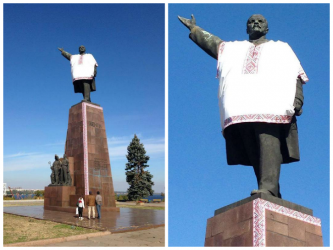 Lenin monument in Zaporizhzhya, Ukraine "dressed" into the Ukrainian ethnic shirt. October 2014. (Image: social media)