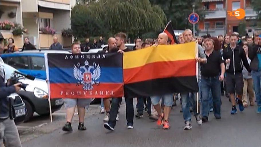 "DNR" flag carried in the march by German neo-Nazies in Heidenau (Image: Boris Reitschuster)