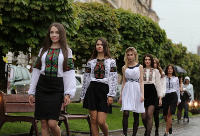Beautiful girls in vyshyvankas, ethnic Ukrainian embroidered costumes. Vyshyvanka Day in Lviv, 2015 (Image: Lviv Today)