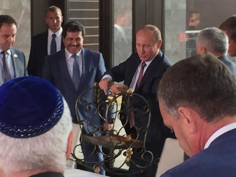 Tatar community in shock: Putin receives symbolic treasure as gift