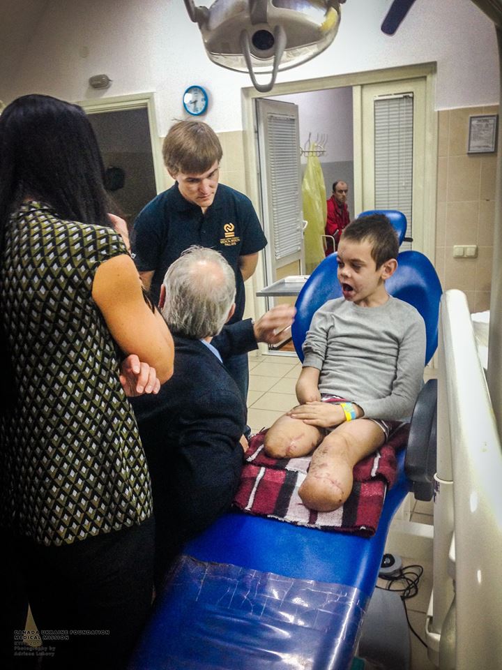 Canadian doctors operated on young victim of Russia’s hybrid war in Donbas ~~