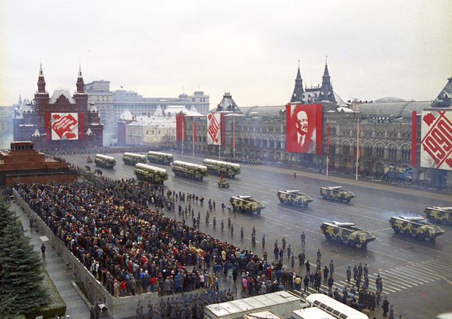 Military parade on Red Square in Moscow to celebrate an anniversary of the October Communist Revolution. November 7, 1990. (Image: TASS)