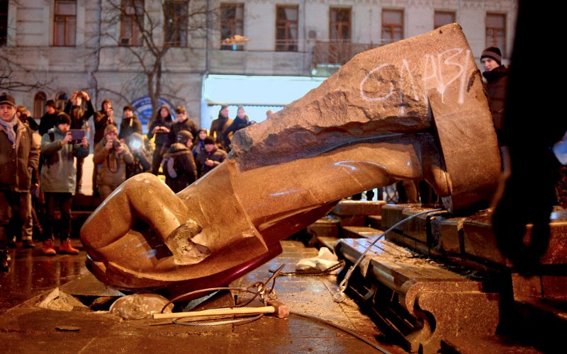 Ukrainian protesters smash a statue of Vladimir Lenin with a sledgehammer after toppling it, in central Kyiv, Ukraine, Sunday, Dec. 8, 2013. (AP / Efrem Lukatsky)