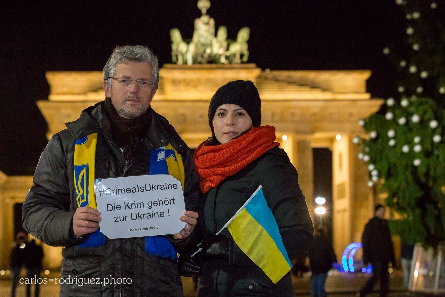 Anti-award atlas of #CrimeaIsUkraine selfies to be presented to French publisher on Christmas ~~