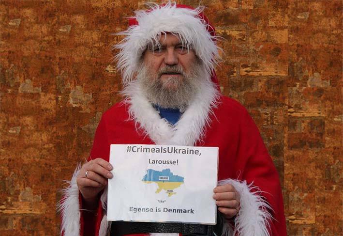 Anti award atlas of #CrimeaIsUkraine selfies to be presented to French publisher on Christmas