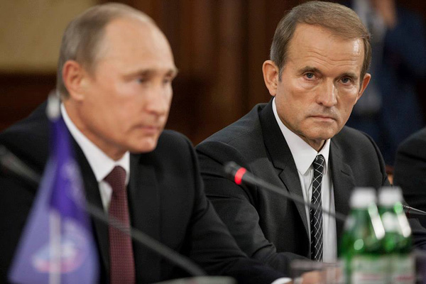 Putin and Medvedchuk, in happier times, at a press conference for Medvedchuk's political organization "Ukrainian Choice."