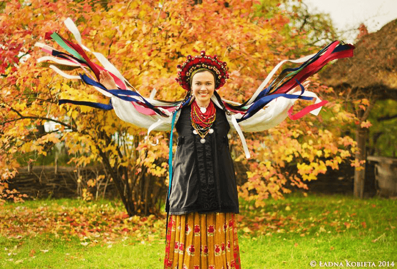 Flowers and ribbons in the Ukrainian vinok