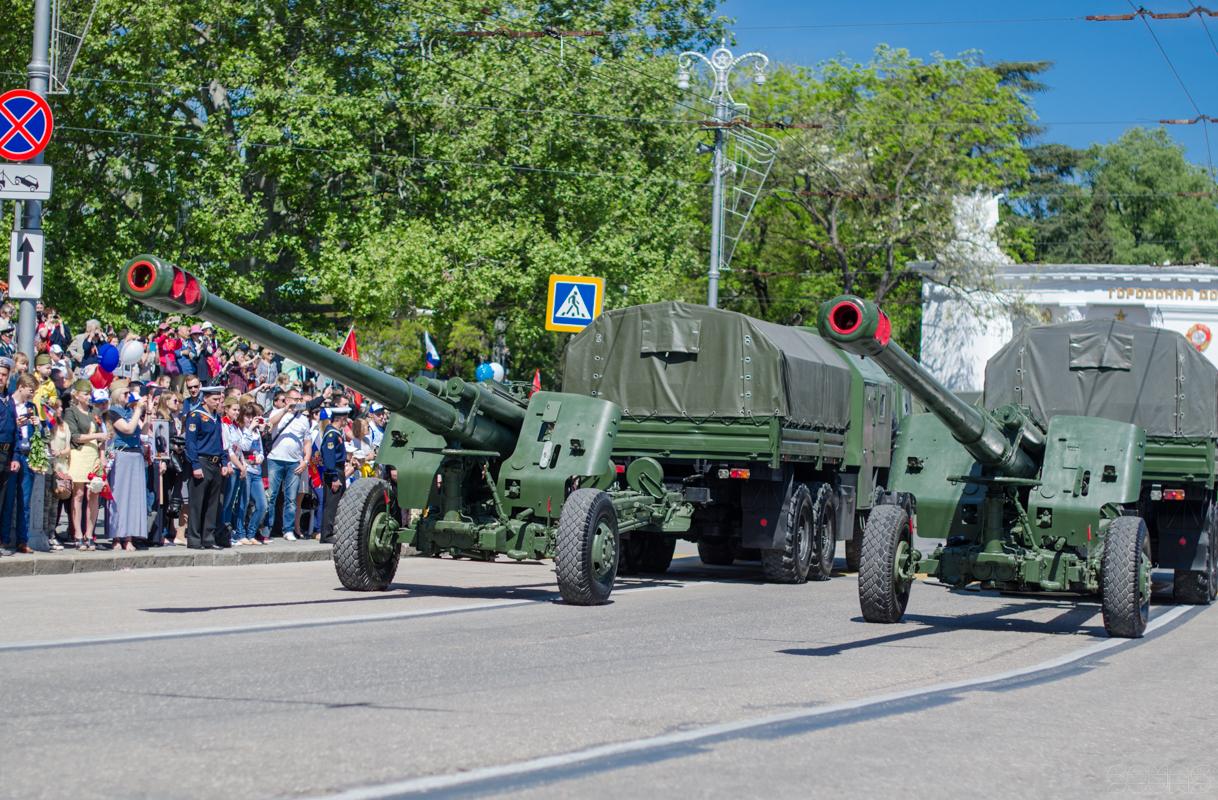 Troops of the Russian occupation force on parade in Sevastopol, Crimea on May 9, 2016 (Image: sevas.com)