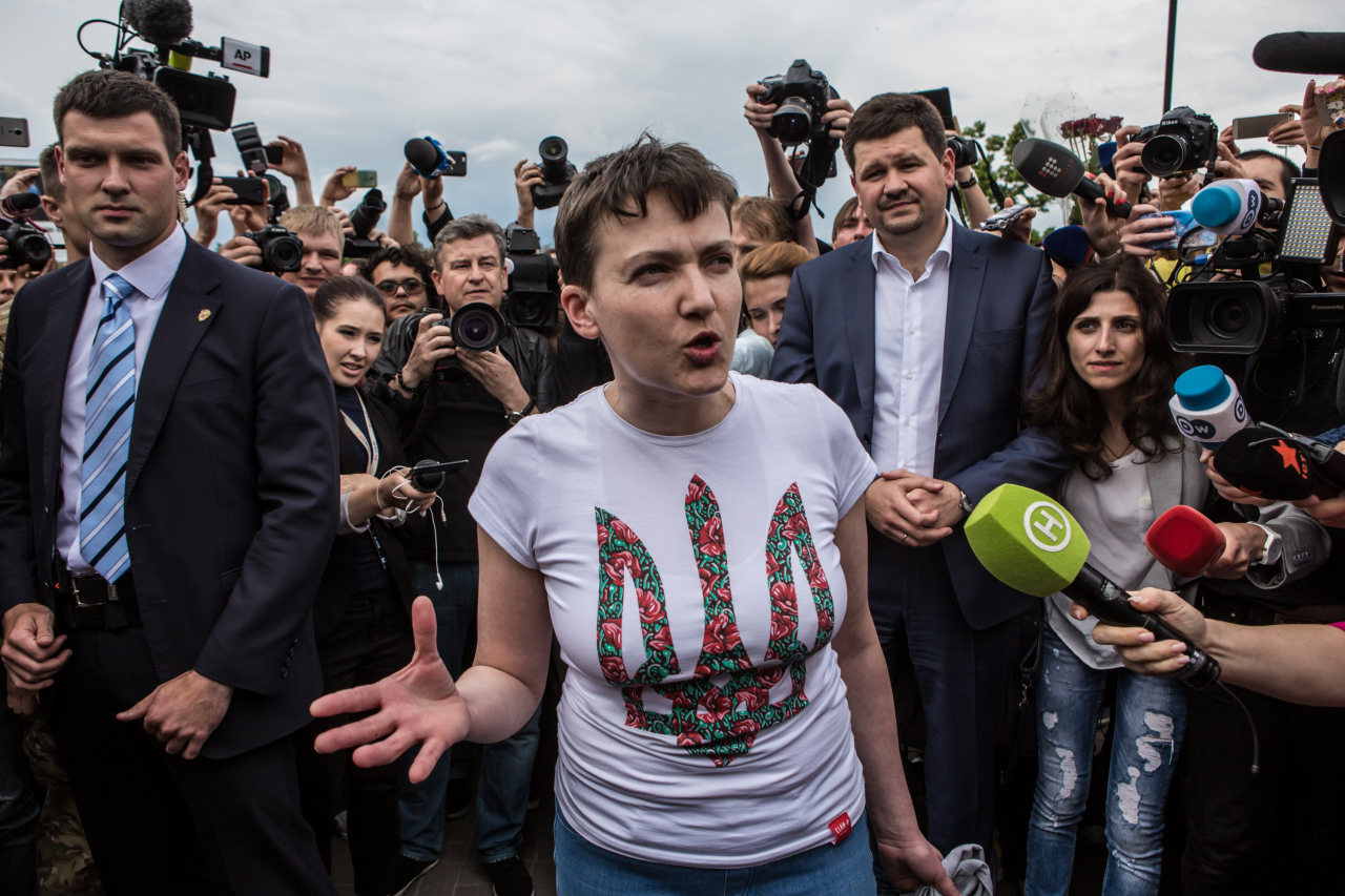 Nadiya Savchenko at Borispol Airport after arrival from her illegal imprisonment in Russia (Photo by Brendan Hoffman/Getty Images)
