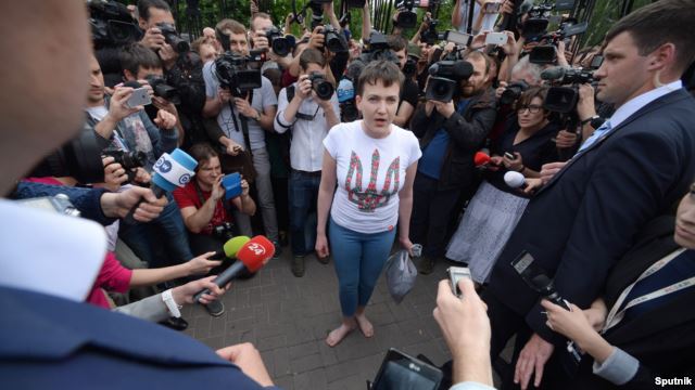 Nadiya Savchenko speaking to journalists after her arrival to Kyiv. (Photo: RFE/RL)