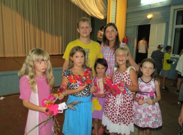 Canadian volunteers fundraise to send displaced Donbas children to summer camp ~~