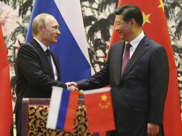 Russian President Vladimir Putin shaking hands with Chinese President Xi Jinping. Beijing, China, November 2014. (Image: Reuters)