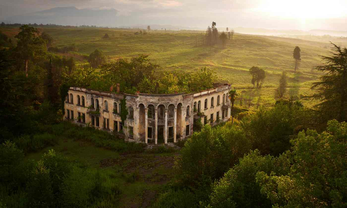 Abkhazia: A ruined college in Gali, near the ‘border’ with Georgia, where ethnic Georgians made up 96% of the region’s pre-war population. Today Gali is a twilight zone of empty buildings and overgrown farmland. (Image: Amos Chapple, theguardian.com)