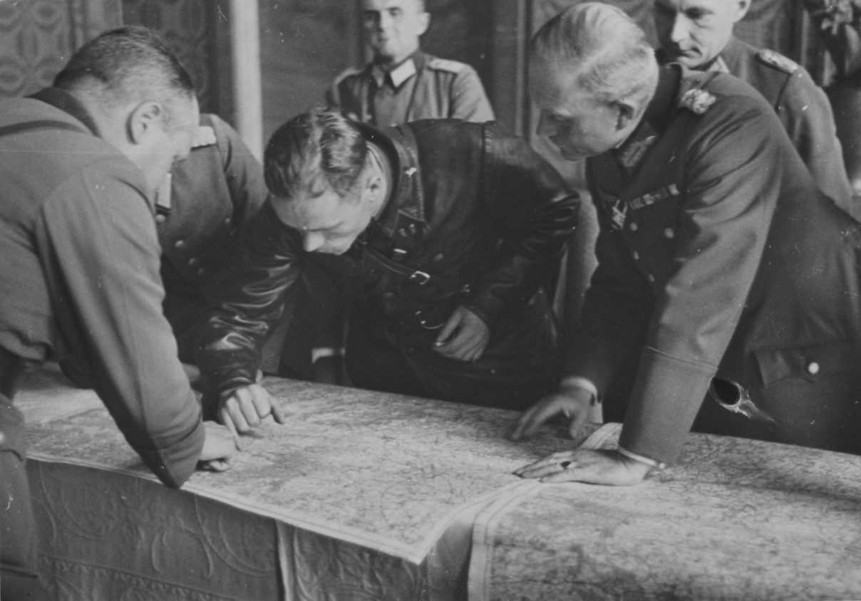 German generals headed by Heinz Guderian discussing with battalion political commissar of the 29th Soviet Tank Brigade Vladimir Borovitsky in occupied Brest