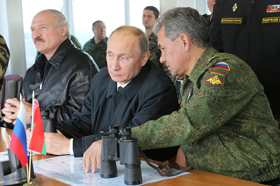 Belarus President Alyaksandr Lukashenka with Vladimir Putin and Putin's defense minister Sergey Shoygu observing joint military exercises (Image: kremlin.ru)