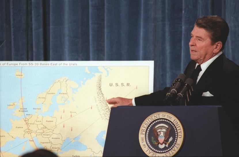 President Reagan giving a speech on Strategic Arms Reduction Talks (START) at the National Press Club in Washington, DC. Nov-18-1981 (Image: reaganlibrary.archives.gov)
