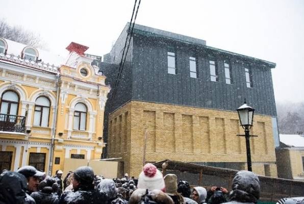 What do you think about the new theater building in Kyiv’s historic downtown? | POLL